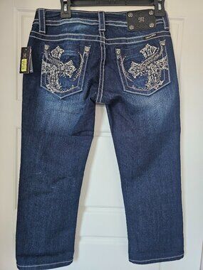 Miss Me cuffed capri dark wash denim/ jeans. model #JP5771P